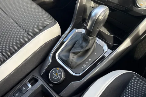 GY71LYK Volkswagen T-Roc 2.0 TSI SEL DSG 4Motion Euro 6 (s/s) 5dr Thumbnail #21