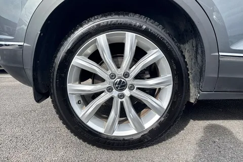 GY71LYK Volkswagen T-Roc 2.0 TSI SEL DSG 4Motion Euro 6 (s/s) 5dr Thumbnail #25