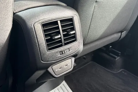 GY71LYK Volkswagen T-Roc 2.0 TSI SEL DSG 4Motion Euro 6 (s/s) 5dr Thumbnail #26