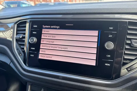 GY71LYK Volkswagen T-Roc 2.0 TSI SEL DSG 4Motion Euro 6 (s/s) 5dr Thumbnail #45