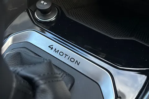 GY71LYK Volkswagen T-Roc 2.0 TSI SEL DSG 4Motion Euro 6 (s/s) 5dr Thumbnail #47