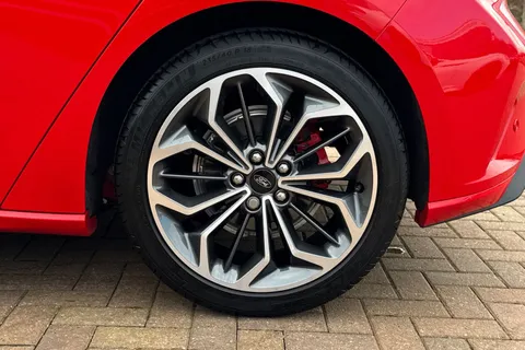 13 of 60 for Ford Focus 1.0T EcoBoost MHEV ST-Line X Hatchback 5dr Petrol Hybrid DCT Euro 6 (s/s) (155 ps)