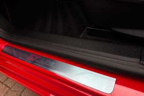 33 of 60 for Ford Focus 1.0T EcoBoost MHEV ST-Line X Hatchback 5dr Petrol Hybrid DCT Euro 6 (s/s) (155 ps)