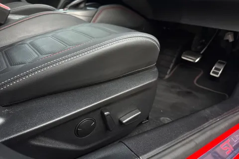 41 of 60 for Ford Focus 1.0T EcoBoost MHEV ST-Line X Hatchback 5dr Petrol Hybrid DCT Euro 6 (s/s) (155 ps)