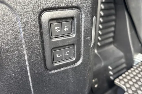 KW74YSO Land Rover Defender 90 3.0 D350 X-Dynamic HSE 3dr Thumbnail #29