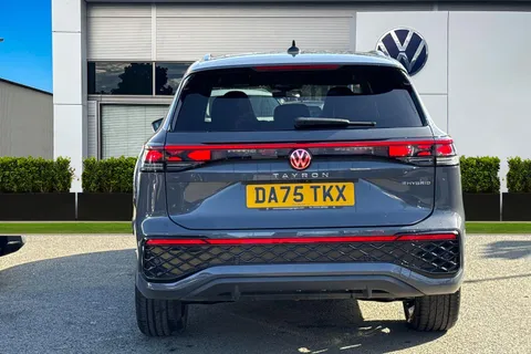 DA75TKX Volkswagen Tayron 1.5 TSI eHybrid R-Line 5dr DSG6 | Heated Seats | Heated Steering Wheel Thumbnail #5