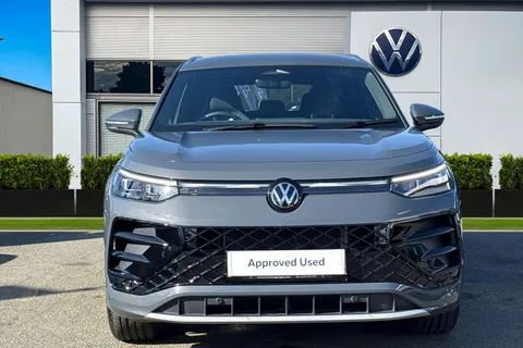 DA75TKX Volkswagen Tayron 1.5 TSI eHybrid R-Line 5dr DSG6 | Heated Seats | Heated Steering Wheel Thumbnail #6