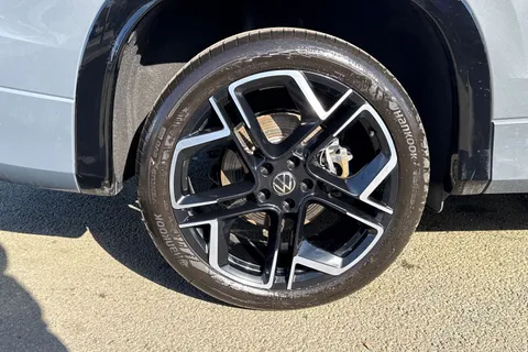 DA75TKX Volkswagen Tayron 1.5 TSI eHybrid R-Line 5dr DSG6 | Heated Seats | Heated Steering Wheel Thumbnail #11