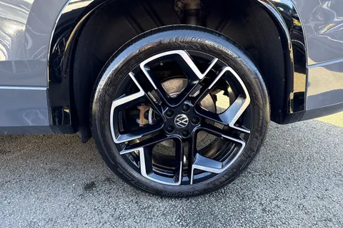 DA75TKX Volkswagen Tayron 1.5 TSI eHybrid R-Line 5dr DSG6 | Heated Seats | Heated Steering Wheel Thumbnail #12