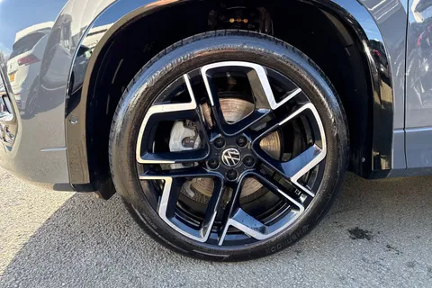 DA75TKX Volkswagen Tayron 1.5 TSI eHybrid R-Line 5dr DSG6 | Heated Seats | Heated Steering Wheel Thumbnail #13