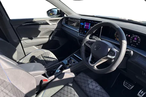 DA75TKX Volkswagen Tayron 1.5 TSI eHybrid R-Line 5dr DSG6 | Heated Seats | Heated Steering Wheel Thumbnail #14