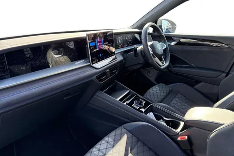 DA75TKX Volkswagen Tayron 1.5 TSI eHybrid R-Line 5dr DSG6 | Heated Seats | Heated Steering Wheel Thumbnail #15