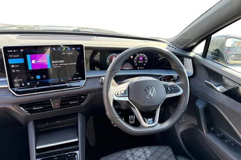 DA75TKX Volkswagen Tayron 1.5 TSI eHybrid R-Line 5dr DSG6 | Heated Seats | Heated Steering Wheel Thumbnail #18