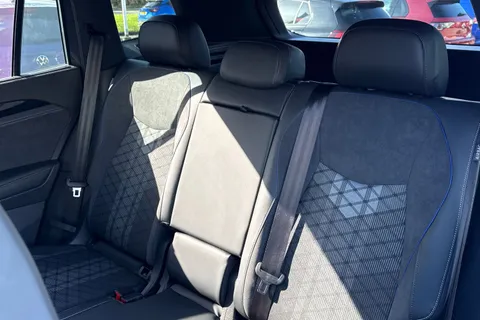 DA75TKX Volkswagen Tayron 1.5 TSI eHybrid R-Line 5dr DSG6 | Heated Seats | Heated Steering Wheel Thumbnail #19