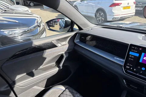 DA75TKX Volkswagen Tayron 1.5 TSI eHybrid R-Line 5dr DSG6 | Heated Seats | Heated Steering Wheel Thumbnail #20