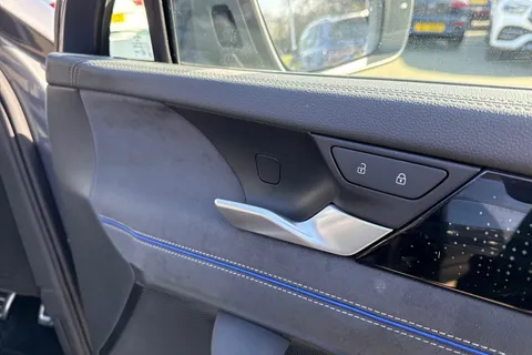 DA75TKX Volkswagen Tayron 1.5 TSI eHybrid R-Line 5dr DSG6 | Heated Seats | Heated Steering Wheel Thumbnail #21