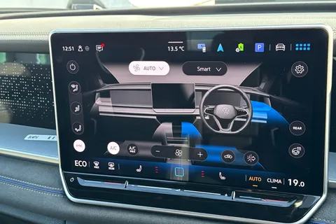 DA75TKX Volkswagen Tayron 1.5 TSI eHybrid R-Line 5dr DSG6 | Heated Seats | Heated Steering Wheel Thumbnail #22