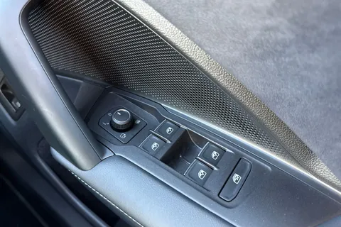 DA75TKX Volkswagen Tayron 1.5 TSI eHybrid R-Line 5dr DSG6 | Heated Seats | Heated Steering Wheel Thumbnail #25