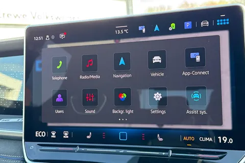 DA75TKX Volkswagen Tayron 1.5 TSI eHybrid R-Line 5dr DSG6 | Heated Seats | Heated Steering Wheel Thumbnail #27