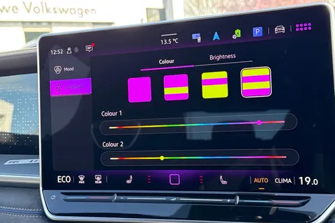 DA75TKX Volkswagen Tayron 1.5 TSI eHybrid R-Line 5dr DSG6 | Heated Seats | Heated Steering Wheel Thumbnail #32