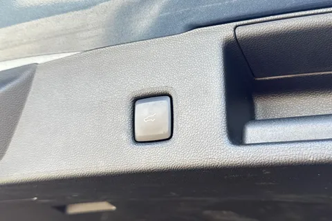 MC72OYU Ford Kuga 2.5h Duratec ST-Line X Edition CVT Euro 6 (s/s) 5dr Thumbnail #36