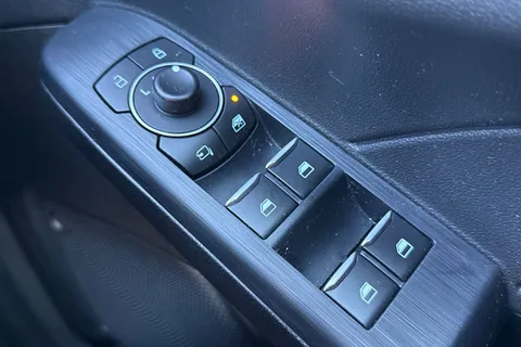 MC72OYU Ford Kuga 2.5h Duratec ST-Line X Edition CVT Euro 6 (s/s) 5dr Thumbnail #37