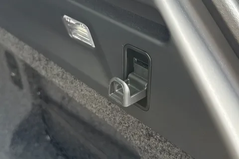 28 of 51 for Land Rover Range Rover 3.0 P460e HSE 5dr