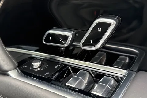 33 of 51 for Land Rover Range Rover 3.0 P460e HSE 5dr