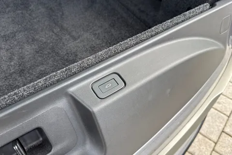 38 of 51 for Land Rover Range Rover 3.0 P460e HSE 5dr