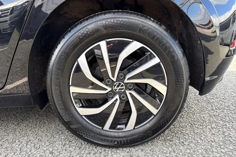 GJ25XLB Volkswagen Polo 1.0 TSI Life 5dr Thumbnail #11