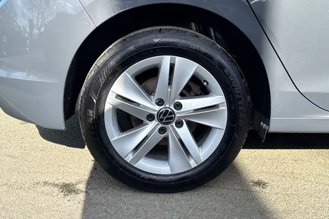 SO72AVB Volkswagen Golf 1.5 TSI Life 5dr | App Connect | ACC Thumbnail #11