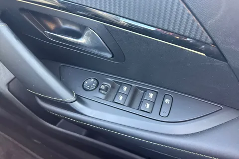 FG25YBH PEUGEOT 208 1.2 PureTech GT Euro 6 (s/s) 5dr Thumbnail #19