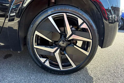 FG25YBH PEUGEOT 208 1.2 PureTech GT Euro 6 (s/s) 5dr Thumbnail #25