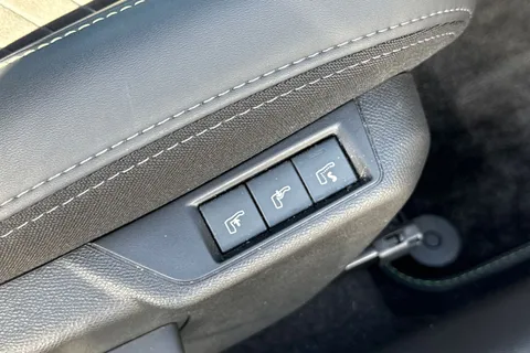 FG25YBH PEUGEOT 208 1.2 PureTech GT Euro 6 (s/s) 5dr Thumbnail #27