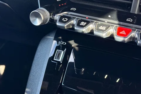 FG25YBH PEUGEOT 208 1.2 PureTech GT Euro 6 (s/s) 5dr Thumbnail #39