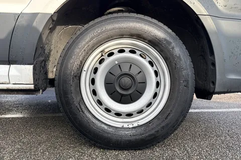 KY74PYB Volkswagen Crafter 2.0 TDI 140PS Commerce High Roof Van Thumbnail #9