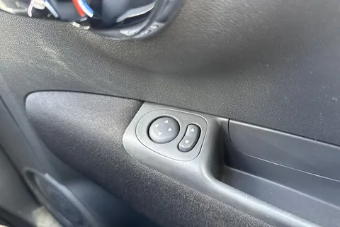 39 of 64 for FIAT 500 1.2 Lounge Euro 6 (s/s) 3dr