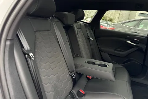 KR74FYW Audi A6 E-Tron Avant Avant Edition 1 e-tron performance  270,00 kW Thumbnail #44