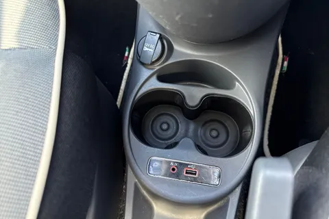 52 of 64 for FIAT 500 1.2 Lounge Euro 6 (s/s) 3dr