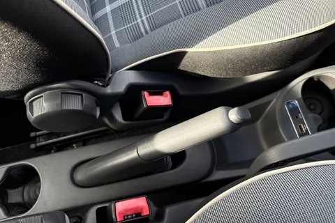 53 of 64 for FIAT 500 1.2 Lounge Euro 6 (s/s) 3dr