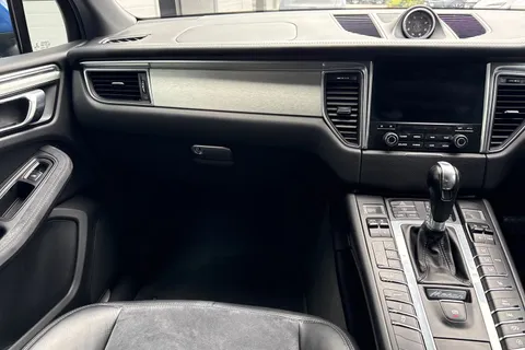 US66CYM Porsche Macan 3.0T V6 GTS PDK 4WD Euro 6 (s/s) 5dr Thumbnail #21