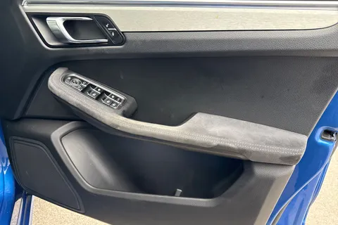 US66CYM Porsche Macan 3.0T V6 GTS PDK 4WD Euro 6 (s/s) 5dr Thumbnail #22