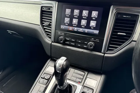 US66CYM Porsche Macan 3.0T V6 GTS PDK 4WD Euro 6 (s/s) 5dr Thumbnail #23