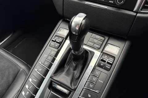 US66CYM Porsche Macan 3.0T V6 GTS PDK 4WD Euro 6 (s/s) 5dr Thumbnail #24