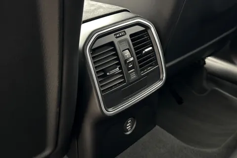 US66CYM Porsche Macan 3.0T V6 GTS PDK 4WD Euro 6 (s/s) 5dr Thumbnail #33