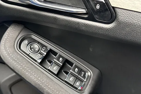 US66CYM Porsche Macan 3.0T V6 GTS PDK 4WD Euro 6 (s/s) 5dr Thumbnail #42