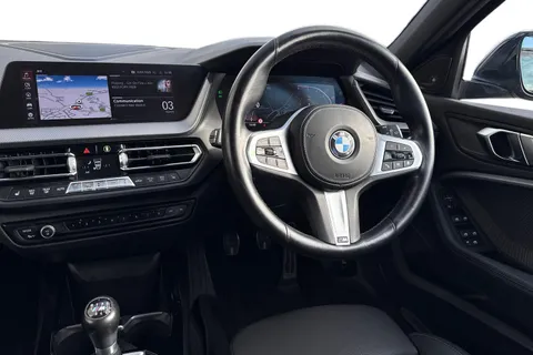 DA72CGF BMW 1 Series 118d M Sport 5dr [Live Cockpit Professional] Thumbnail #18