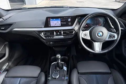 DA72CGF BMW 1 Series 118d M Sport 5dr [Live Cockpit Professional] Thumbnail #26