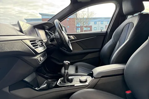 DA72CGF BMW 1 Series 118d M Sport 5dr [Live Cockpit Professional] Thumbnail #30