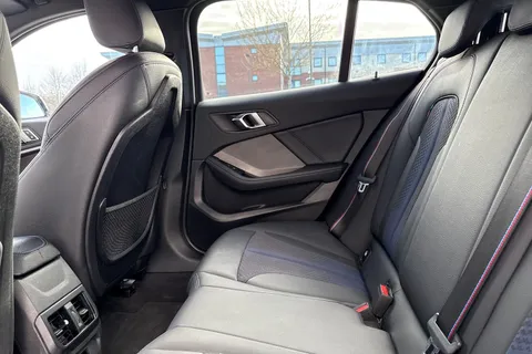 DA72CGF BMW 1 Series 118d M Sport 5dr [Live Cockpit Professional] Thumbnail #31